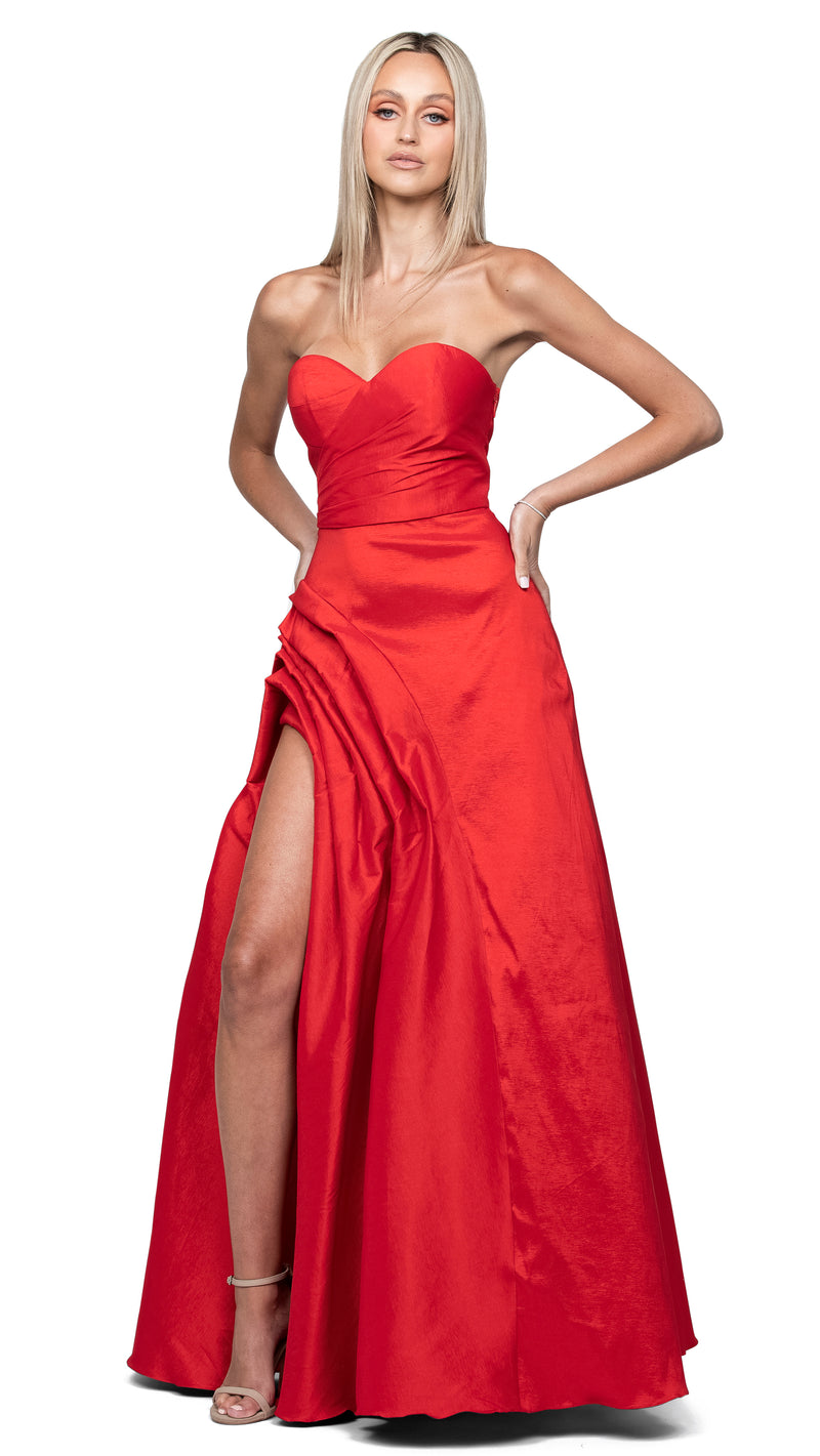 Isabeau Sweetheart Neckline Gown in Red